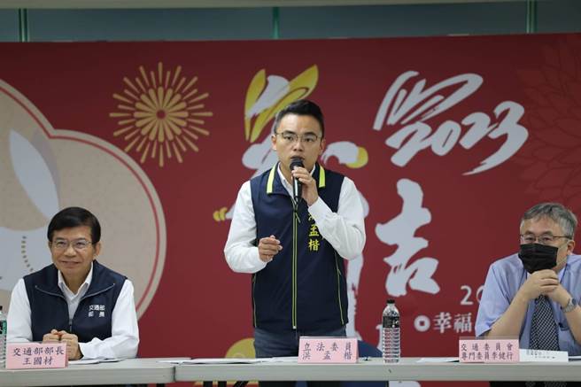 立法院交通委员今对新北交通暨地方建设进行考察，立委洪孟楷向交通部争取林口泰山轻轨，交通部长王国材正面回应。（洪孟楷提供）