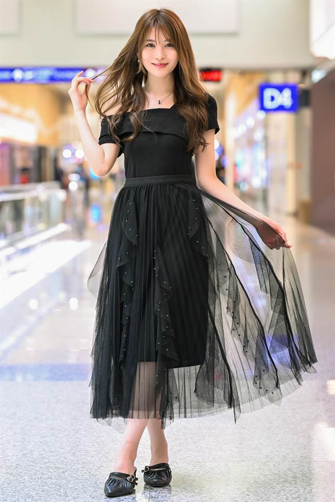 来台快闪台湾粉丝会活动且在台宣布立即引退的日本AV女优相泽南，在结束活动后于5日搭机返日，相泽南说，谢谢粉丝的支持，也请以后期待全新「相泽南」的表现。（陈麒全摄）