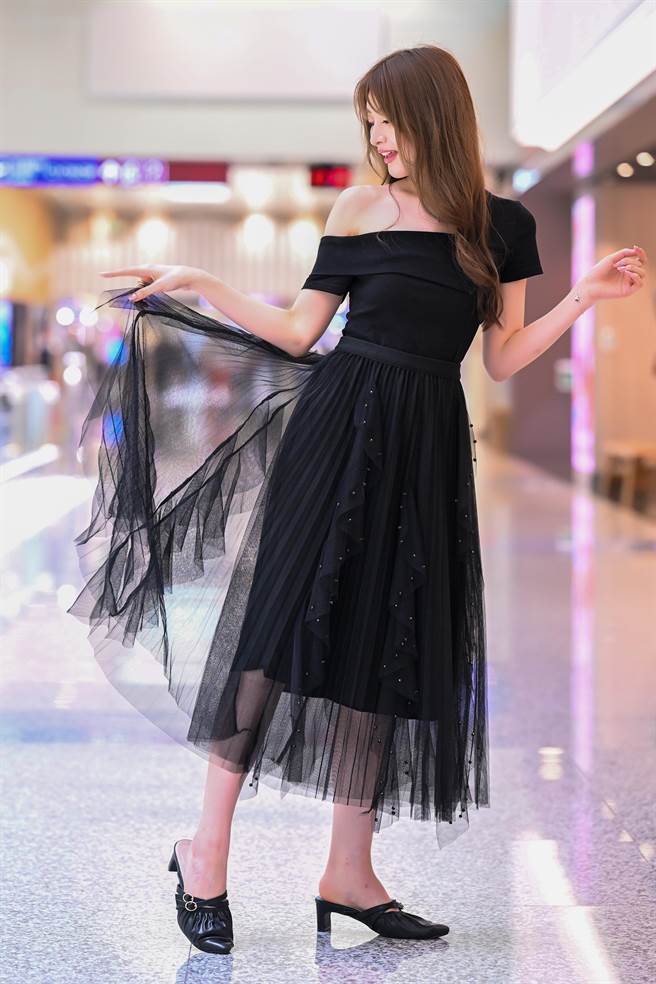 来台快闪台湾粉丝会活动且在台宣布立即引退的日本AV女优相泽南，在结束活动后于5日搭机返日，相泽南说，谢谢粉丝的支持，也请以后期待全新「相泽南」的表现。（陈麒全摄）