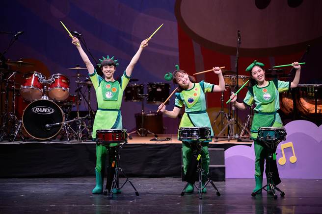 由朱宗庆打击乐团2担任演出的豆荚宝宝儿童音乐会，今年主题为「踏浪踏浪～击乐岛」。（击乐文教基金会提供）