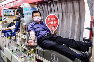 歡慶警察節 竹縣警挽袖捐95袋熱血助公益