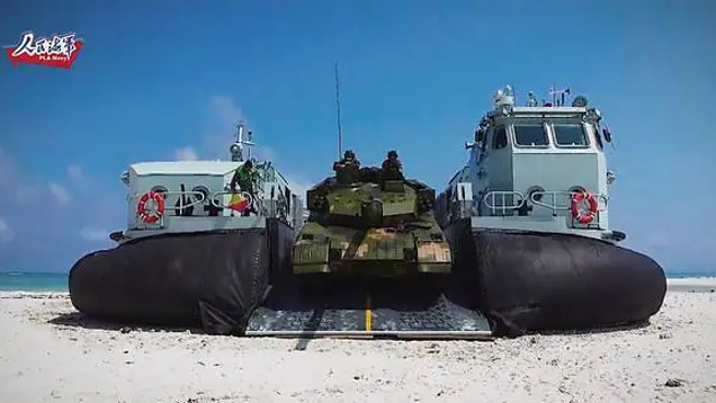 建造了欧洲野牛后，获得了大量的气垫船技术，解决燃气轮机动力问题，于是有了改良的726A型气垫登陆艇。（图／中共海军）