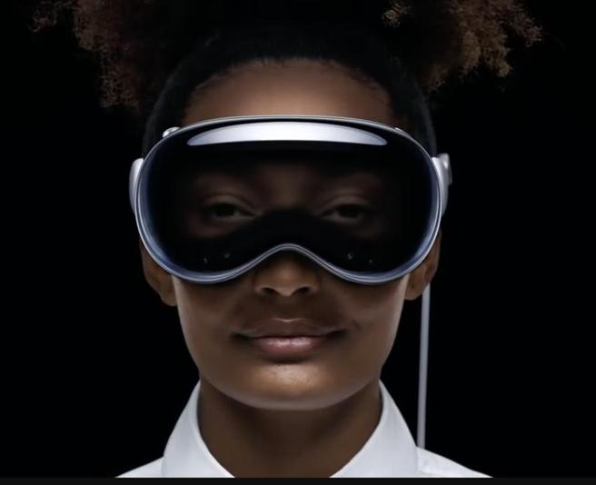 苹果发布最新MR混合实境眼镜Vision Rro。（翻摄自苹果直播）