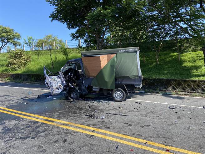 宜兰县五结乡溪滨路三段与镇安路口，今（6日）上午7时许发生重大车祸。（吴佩蓉摄）
