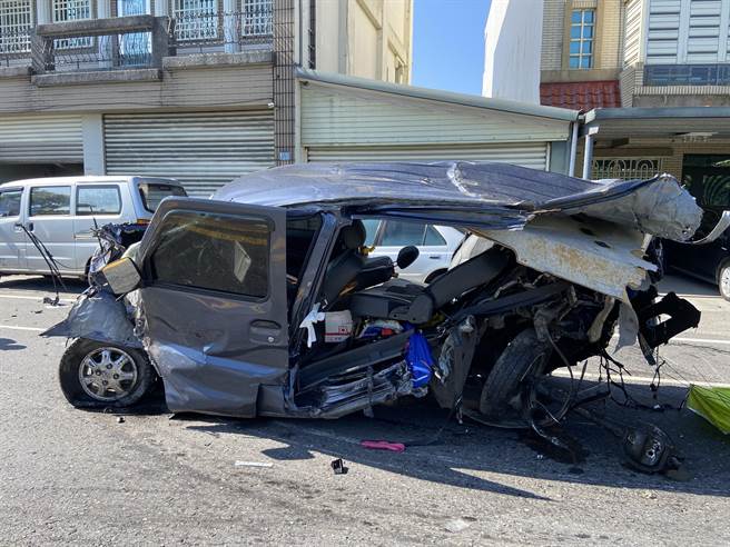 宜兰县五结乡溪滨路三段与镇安路口，今（6日）上午7时许发生重大车祸。（吴佩蓉摄）