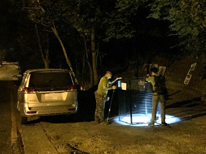 寿山周边喂食者高达50多人，其中也不乏有理念、观念正确者，与专案人员携手推动TNVR。（国家自然公园管理处提供／袁庭尧高雄传真）