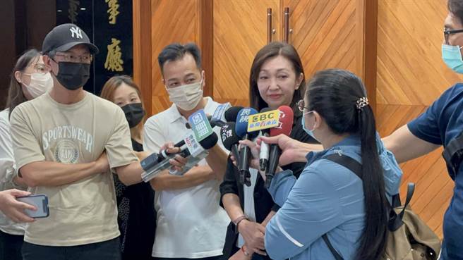 高市议员李雨庭今（6）日受访时直说，真的是无妄之灾，自己公亲变事主，但不会向暴力低头。（柯宗纬摄）