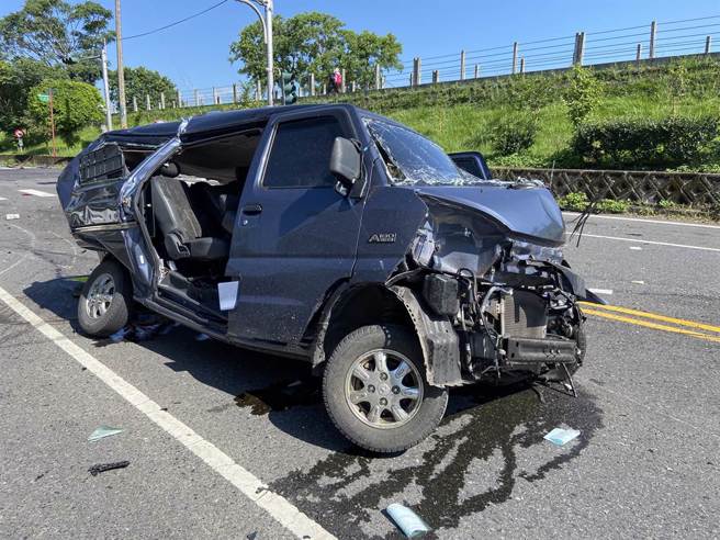 宜兰县五结乡溪滨路三段与镇安路口，今（6日）上午7时许发生重大车祸。（吴佩蓉摄）