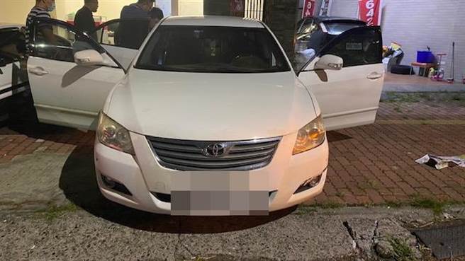 专案小组以车追人，于晚间8点初在一家车行外发现谢姓犯嫌车辆。（水上分局提供∕吕妍庭嘉义传真）