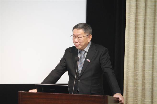 民眾党主席柯文哲6日上午前往松下政经塾并致词。（杨亚璇摄）