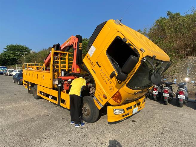 行动监理站将于15、16日再度航进小琉球，在新渔港管理站前办理车辆检验及其他各项异动登记。（屏东监理站提供／谢佳潾屏东传真）