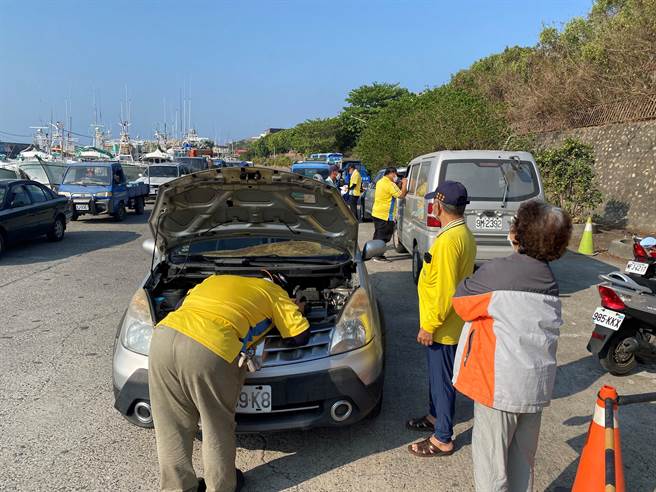 行动监理站将于15、16日再度航进小琉球，在新渔港管理站前办理车辆检验及其他各项异动登记。（屏东监理站提供／谢佳潾屏东传真）