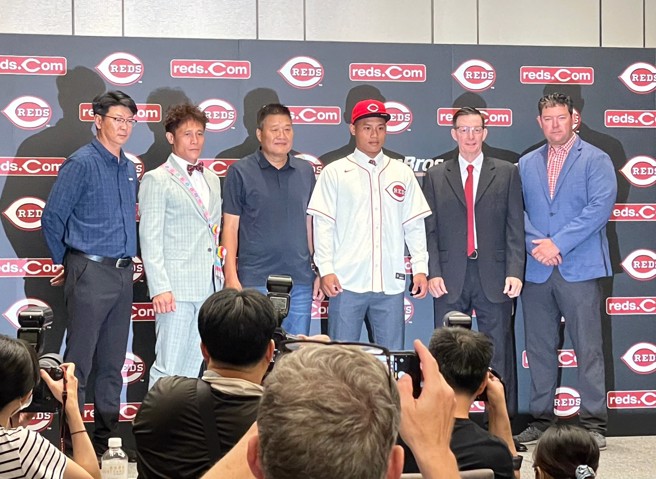 谷保家商林盛恩（中）。（毛琬婷摄）