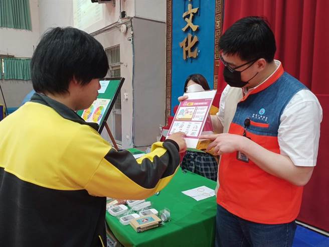 暑假与毕业季将届，正是青少年打工、新鲜人求职旺季，桃竹苗分署宣导防诈骗观念。（桃竹苗分署提供／蔡明亘桃园传真）