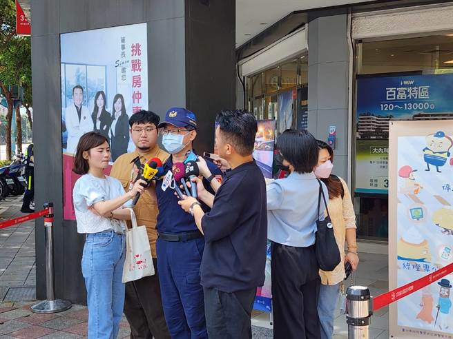 台北市警察局5月执行「行人路权大执法专案」总计取缔交通违规3万 8466 件，其中取缔车辆不停让行人4441件、行驶（骑楼）人行道5899 件、人行道违规停车2万2447件、行人违规3889件及移动式道路障碍1790件。（台北市警察局交通大队提供／刘彦宜台北传真）