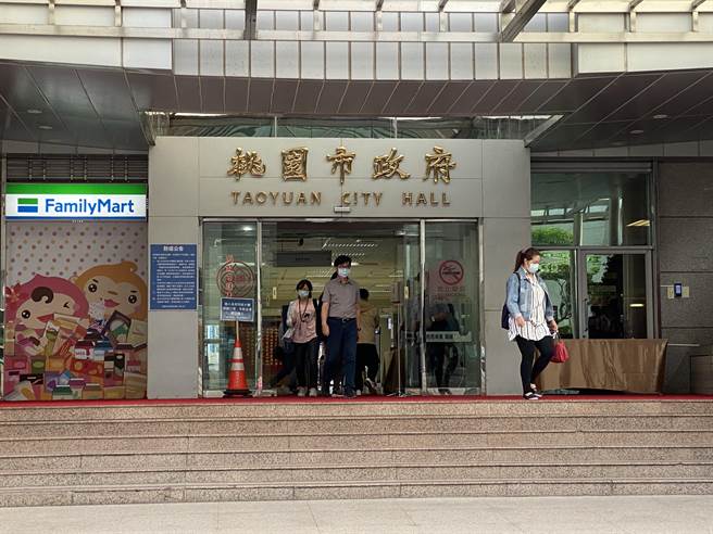 桃市府指出，2018年受理类似境外骚扰案时曾开罚，岂料行为人诉愿后卫福部以事发地在外站撤销。（蔡依珍摄）