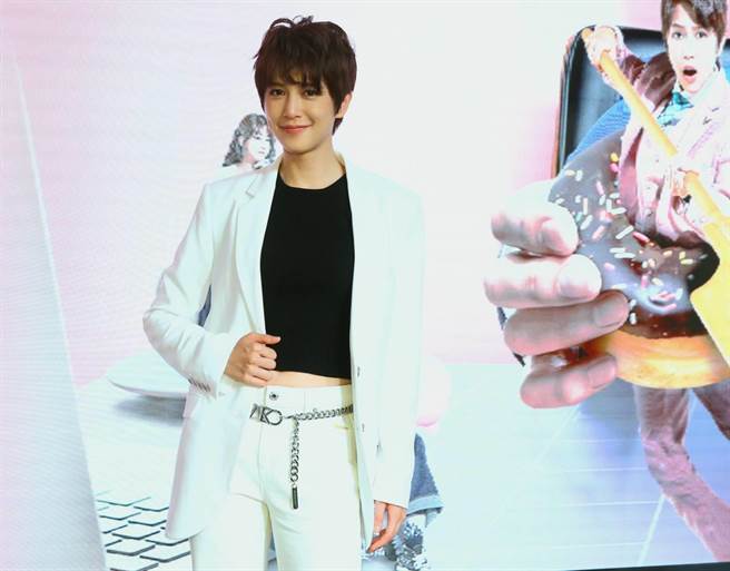 刘奕儿今出席记者会，她为戏剪短髮，帅气中又带甜美。（粘耿豪摄）