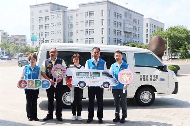 捐赠仪式由县长锺东锦、议长李文斌等人主持。（苗栗县政府提供／李京升苗栗传真）