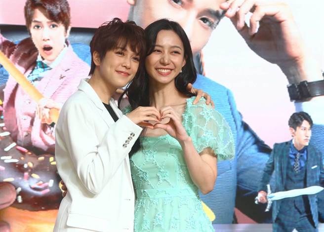 刘奕儿（左）短髮太帅，激起张菁菁的「腐女心」。（粘耿豪摄）