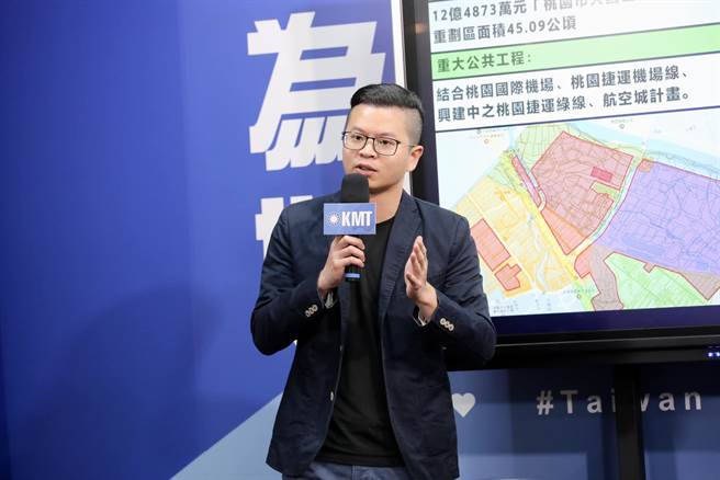 桃园市议员凌涛质疑法务部长蔡清祥对于与涉入诈骗的徐少东合照回应前后不一、避重就轻。（摘自脸书）