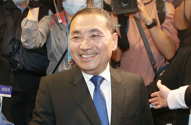 新北市长侯友宜（见图）6日出席「2023《远见杂志》县市长施政满意度调查 五星县市长」赠奖典礼。（赵双杰摄）