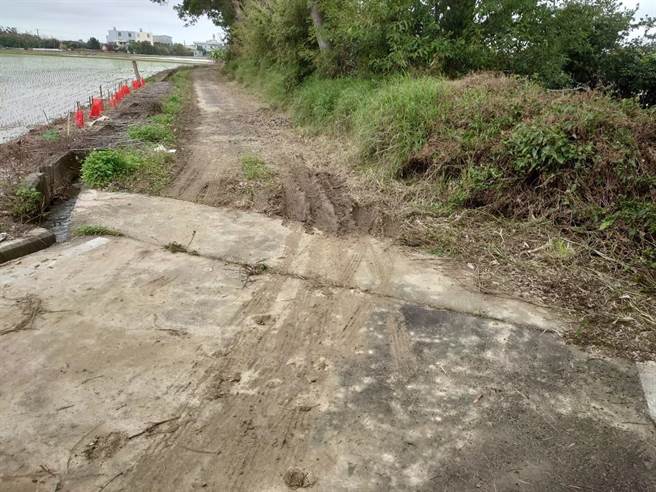 桃园市杨梅区民生街338巷支线农水路待修缮。（郑淑方提供／蔡明亘桃园传真）