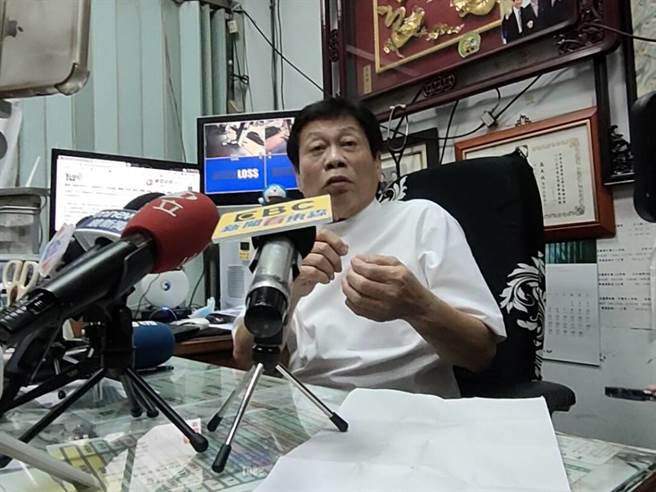 台中5亿高中生的解剖报告6日出炉，高大成表示，仍要持续厘清针孔注射物和脖子、嘴部勒痕等原因，也表示他没有要跟法医敌对，只是想提出建议方向。（潘虹恩摄）