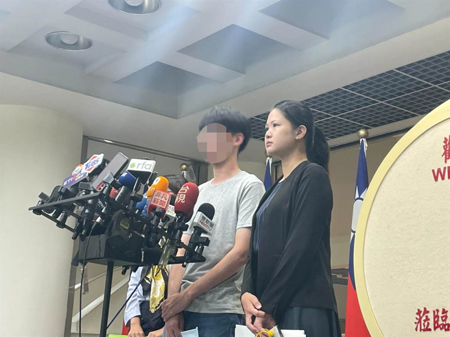 李男19岁时和民运人士王丹在2014年初认识，接受王丹邀约，6月共同前往美国纽约。6月6日在饭店内，遭王丹从后面用力抱住、强吻，接着又推到床上继续强吻，并意图想解开王丹自己身上的衣物。（本报资料照片）