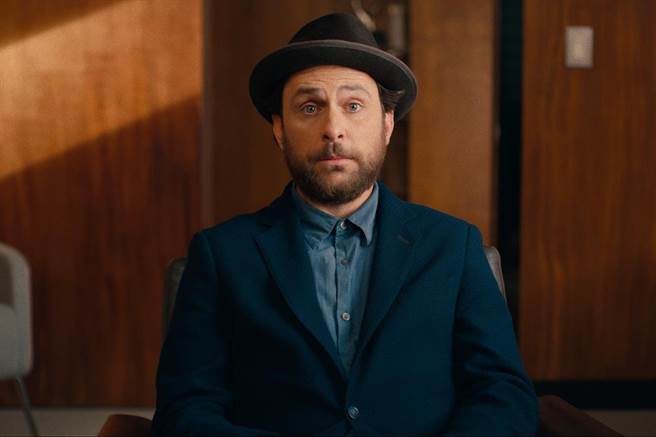 查理戴首度自编、自导、自演爆笑喜剧片《大愚乐家》。（采昌提供）