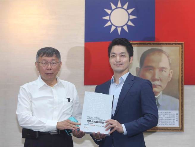 前台北市长柯文哲（左）于任内举办2022年台北上海双城论坛，因为违反台北市议会所下之但书，因此107万的花费预算至今未能核销。（本报资料照）