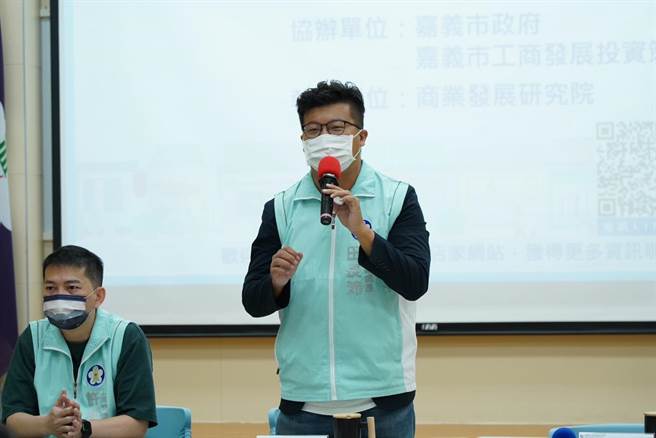 嘉义市建设处长田长沛鼓励店家申请「街区店家转型补助计画」。（嘉义市政府提供／廖素慧嘉市传真）