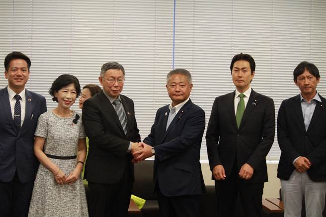 民眾党柯文哲拜会日本维新会主席马场伸幸，会后马场伸幸表示自己将于8月访台，此时柯文哲突爆料，麻生太郎也将在8月访台。（杨亚璇摄）