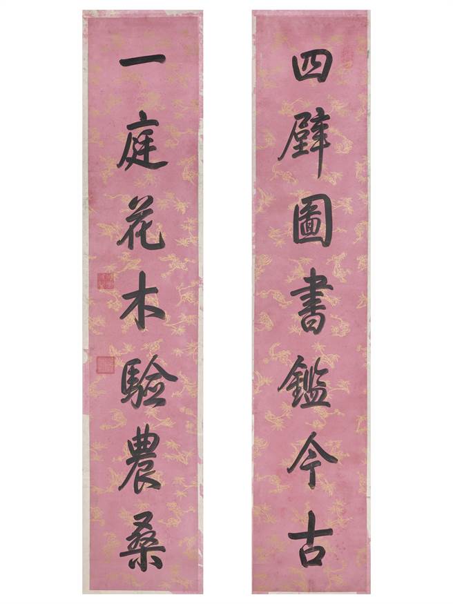 乾隆帝御笔《御制澄怀堂诗》七言联以近千万港元成交。（邦瀚斯提供）