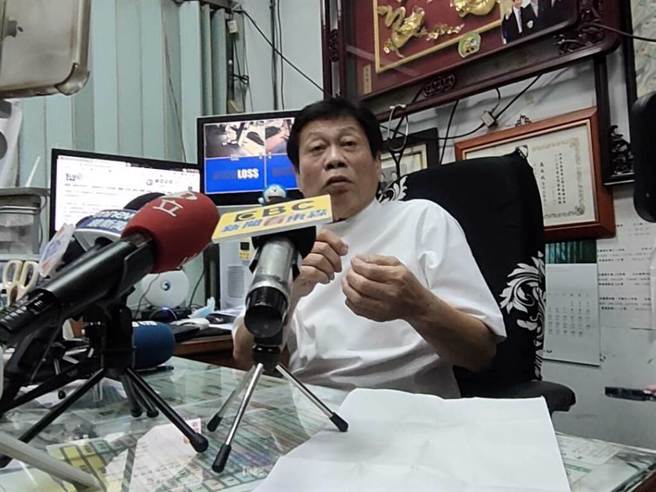 台中5亿高中生的解剖报告6日出炉，高大成表示，仍要持续厘清针孔注射物和脖子、嘴部勒痕等原因，也表示他没有要跟法医敌对，只是想提出建议方向。（潘虹恩摄）