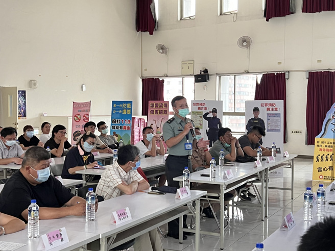 北市文山第二分局为强化辖内校园安全维护，特于5月30日召开校园安全座谈会，邀请辖内各级学校代表及家长共同探讨、分析辖内学童、青少年的就学及犯罪状况。（图／警方提供）