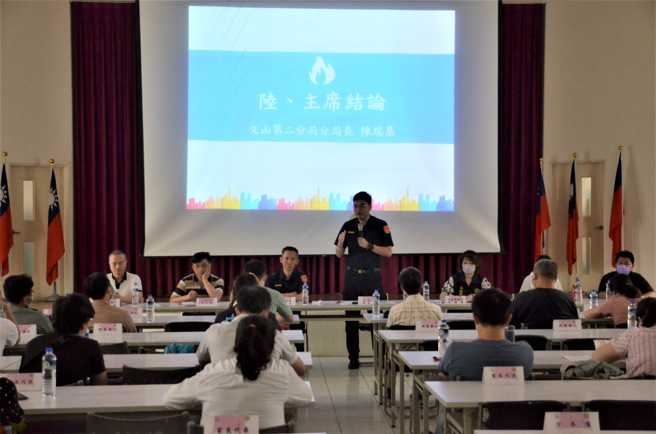 北市文山第二分局为强化辖内校园安全维护，特于5月30日召开校园安全座谈会，邀请辖内各级学校代表及家长共同探讨、分析辖内学童、青少年的就学及犯罪状况。（图／警方提供）