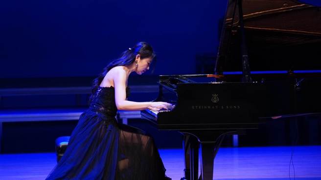 钢琴家黄于真演奏萧邦的诙谐曲。（林文村提供／廖素慧嘉市传真）
