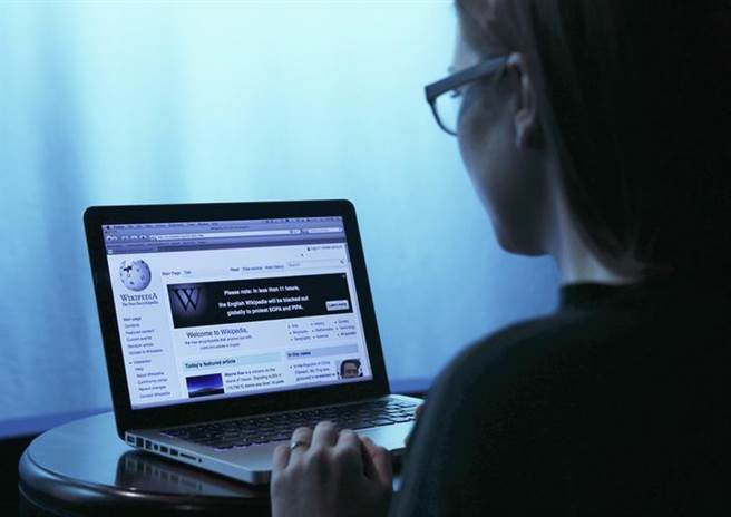 维基媒体基金会此前曾表示，对于俄罗斯当局抱怨的「乌克兰亚速营」文章，该文章引用充足出处来源，符合维基百科标准。（路透社）