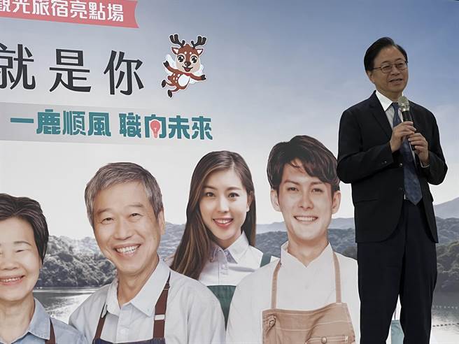 桃园市长张善政盼借重中高龄人生歷练和高情商，鼓励重回职场，解决观光业缺工问题。(蔡依珍摄)