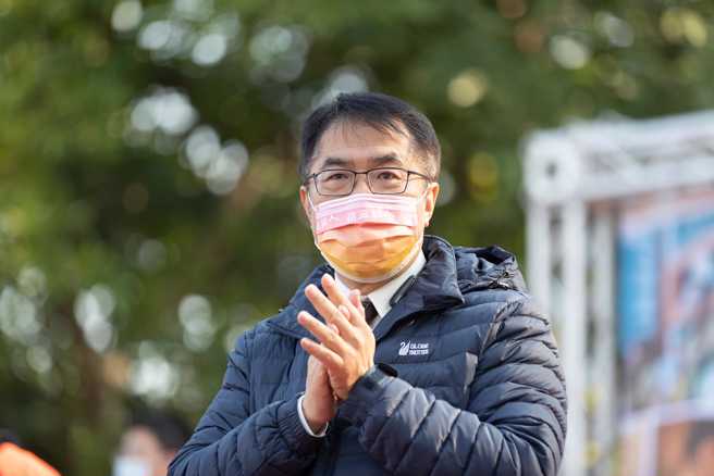 黄伟哲感谢消防同仁及警消医护合作，守护台南市民。（示意图／取自黄伟哲脸书）