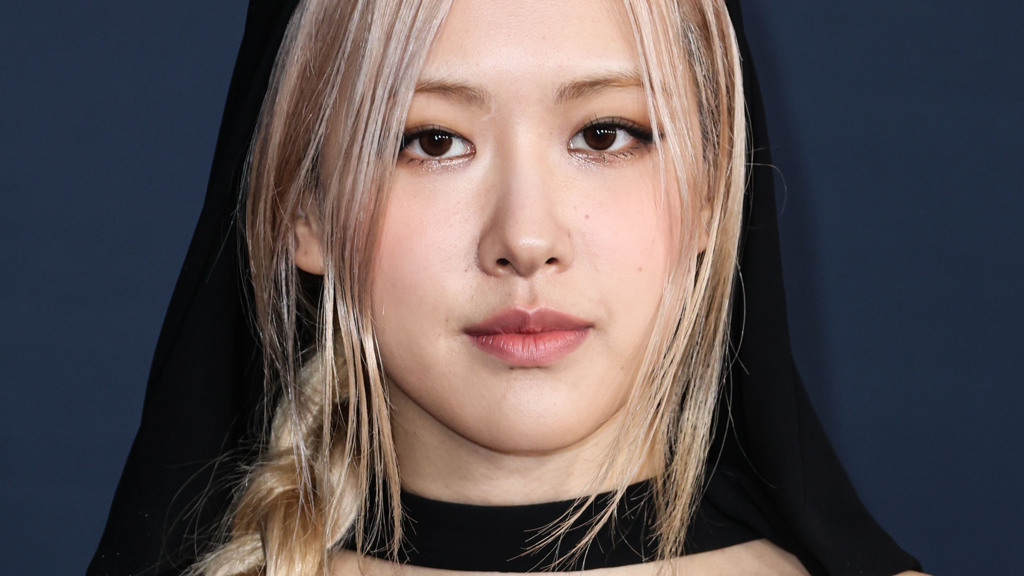 愛莉莎莎近日前往韓國美容院體驗BLACKPINK Rosé的仿妝。（圖／達志影像）