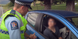 台人在紐西蘭遭檢舉「4大不當駕駛」 警察鳴笛攔車下場慘