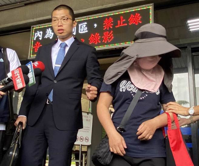 5亿赖姓高中生命案，赖母委任律师质疑警方鑑识搜证疏失。（陈淑芬摄）