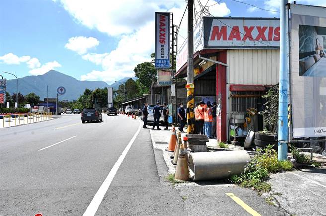 台21线因往返埔里、日月潭的车辆速度快，经56公里处弯道常有超速车辆失控撞进民宅，住户提心吊胆。（立委马文君提供／杨静茹南投传真）