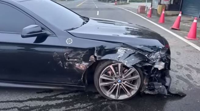 车停家门口1年被失速车衝撞4次 中潭公路弯道住户快发疯。（翻摄自影片）