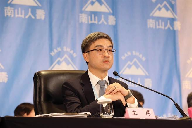 南山人寿董事长尹崇尧首次主持股东常会，表态「上市是南山人寿目标」，并透露每天工作战战兢兢。（南山人寿提供）