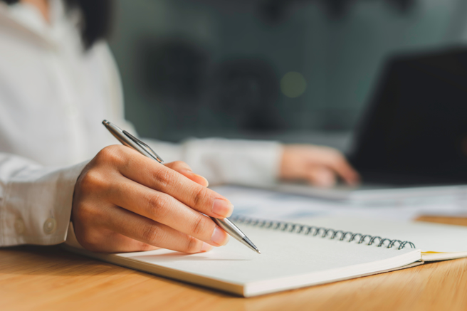 一名女网友表示，近日才知道肺部的「肺」右边不是市场的「市」，是「巿」。（图／示意图，达志影像）