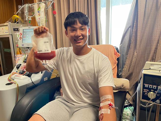 中华职棒味全龙队球员江忠垣日前顺利完成周边血干细胞收集捐赠。（台中慈济医院提供）