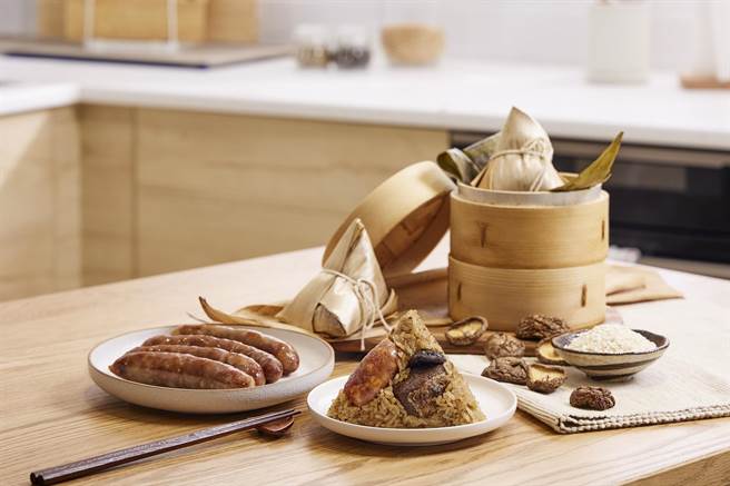 新东阳独家首卖限量2万颗无添加「洁净香肠粽」」，标榜不含亚硝酸盐。（新东阳提供）