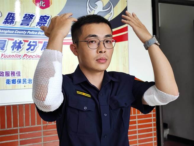才到任一天的东山所长朱佑祯为了抓捕犯嫌，其破车窗遭玻璃割伤，所幸经送医后均无大碍。（民眾提供／吴建辉彰化传真）